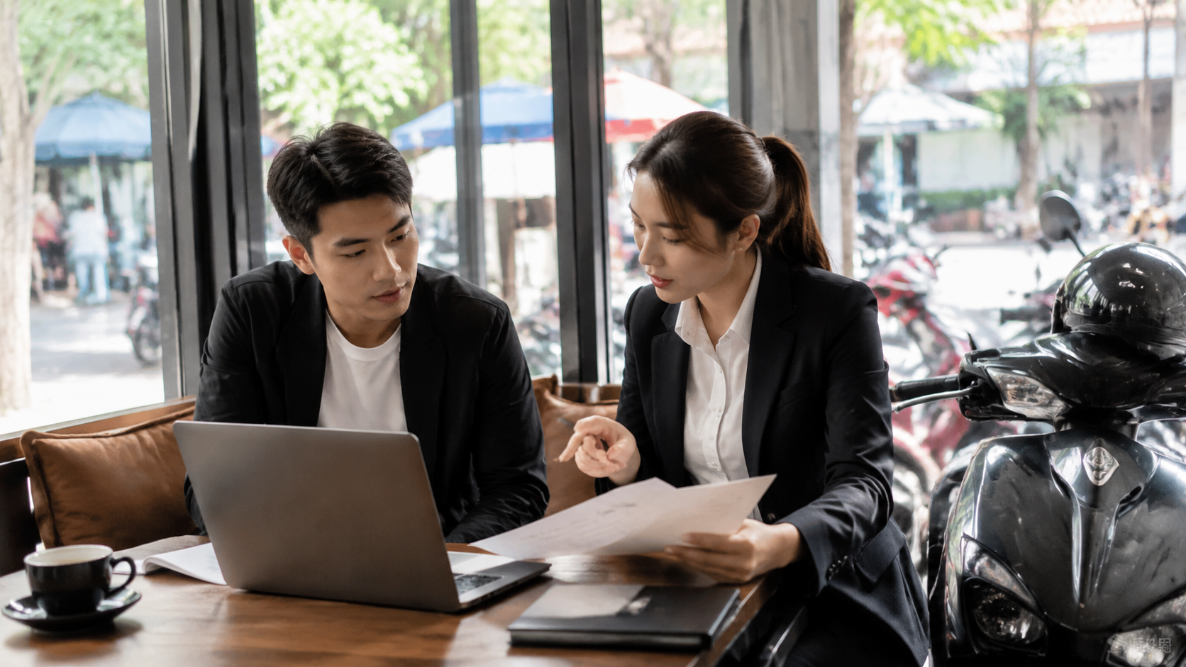 Cầm xe máy không giữ xe TPHCM tư vấn tại quán cà phê