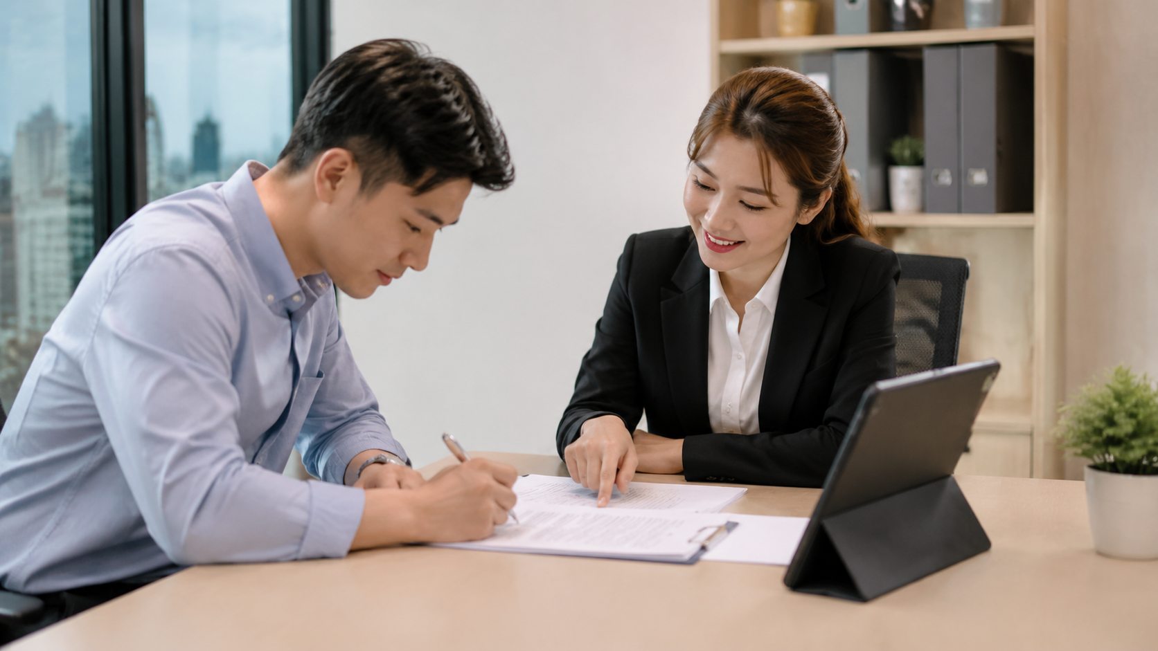 Vay tiền nhanh quận 1 TPHCM - ký hồ sơ vay vốn nhanh tại văn phòng